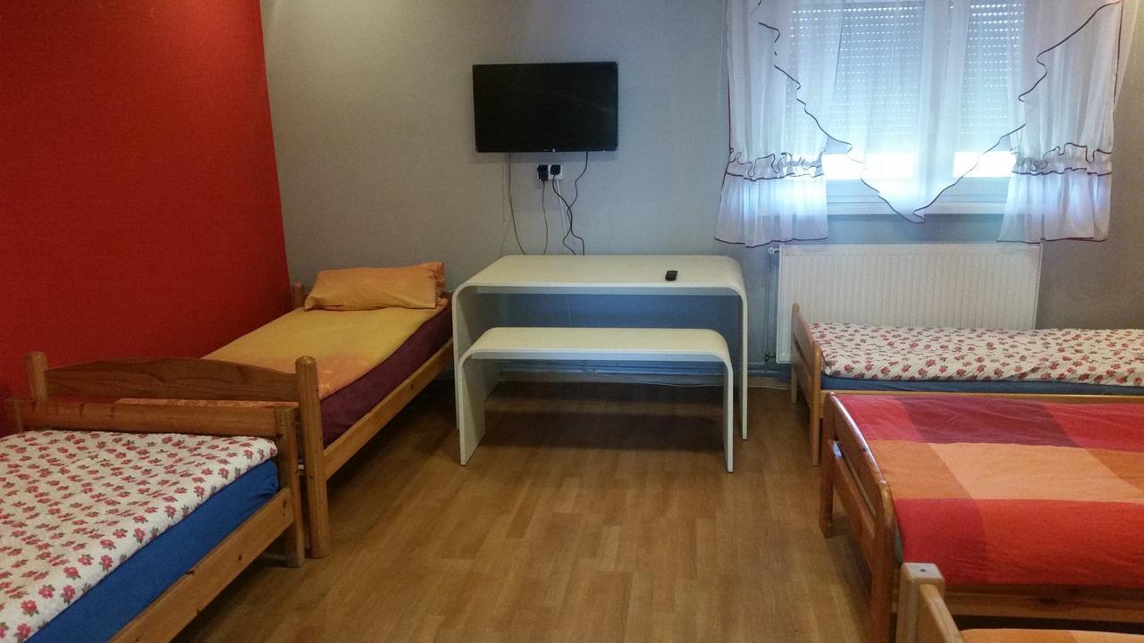 Pokoje Goscinne "U Karola" Pracownicze Ścinawa Екстериор снимка